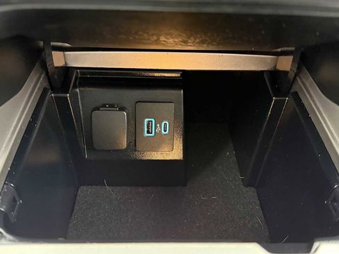 Used 2021 Ford Explorer XLT w/ Equipment Group 202A image 26