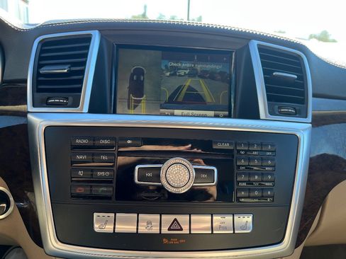 Used 2014 Mercedes-Benz GL 450 4MATIC image 14