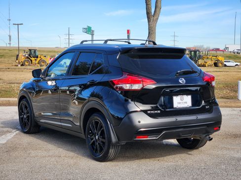 Used 2020 Nissan Kicks SR w/ SR Premium Package image 5