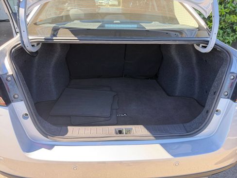 Used 2025 Nissan Versa SV FWD image 30