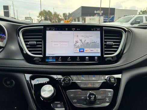 New 2026 Chrysler Pacifica Select image 20