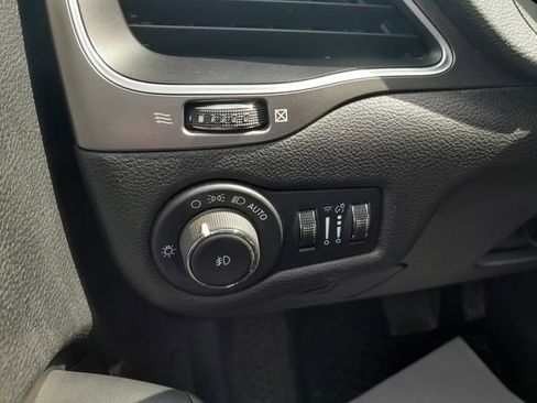 Used 2021 Jeep Cherokee Latitude Lux AWD/4WD image 18