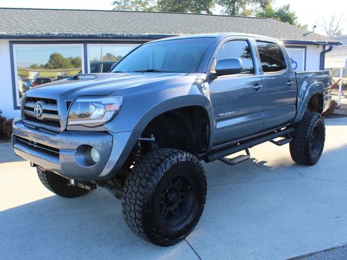 Used 2010 Toyota Tacoma PreRunner image 32