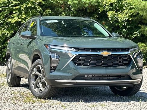 New 2026 Chevrolet Trax LT w/ LT Convenience Package FWD image 1