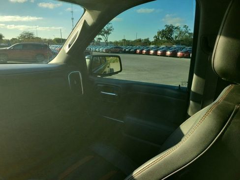 Used 2019 GMC Sierra 1500 AT4 w/ AT4 Premium Package image 3