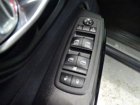 Certified 2023 Jeep Cherokee Altitude Lux w/ Lux Elite Package AWD/4WD image 9