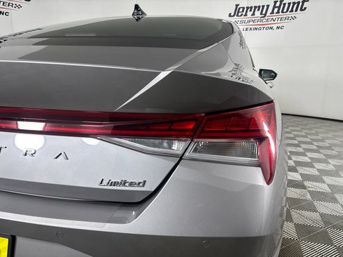 Used 2023 Hyundai Elantra Limited FWD image 31