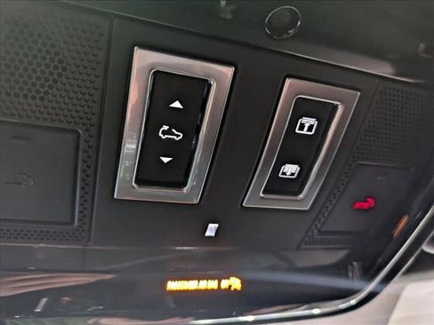 Used 2020 Land Rover Range Rover Sport HST image 19