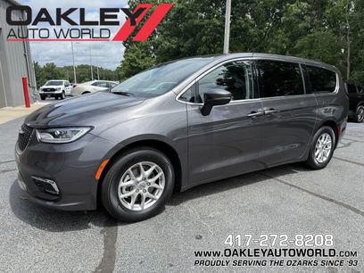 Used 2023 Chrysler Pacifica Touring-L