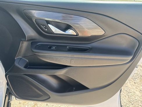 Used 2023 GMC Terrain SLT image 22