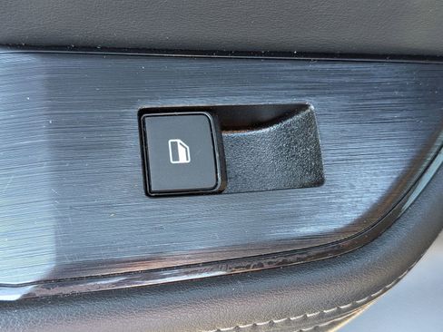 Used 2024 Nissan Rogue SV FWD image 28