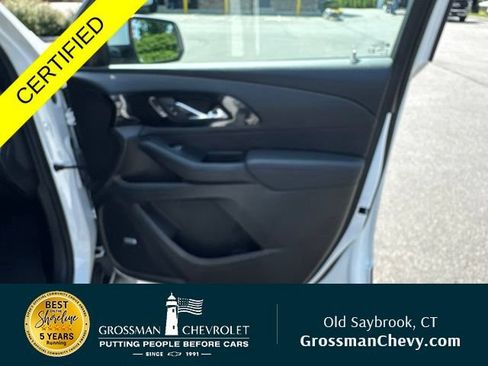 Used 2023 Chevrolet Traverse RS AWD/4WD image 28