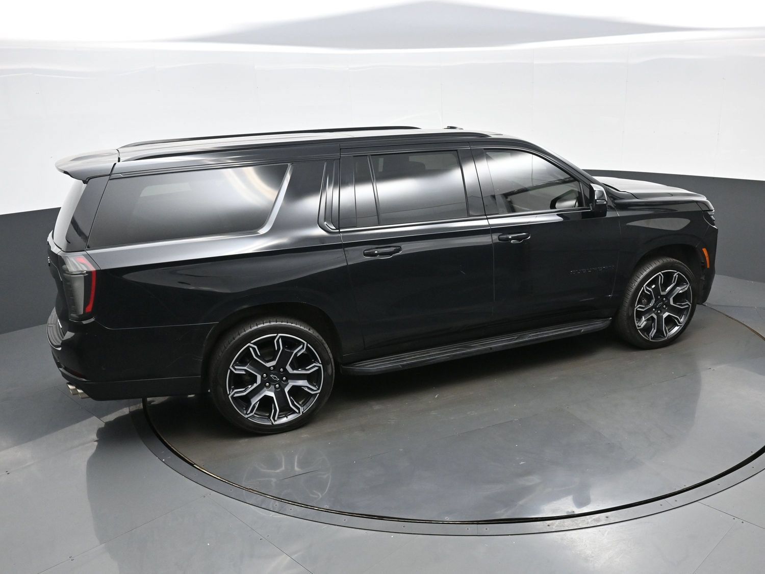 Used 2025 Chevrolet Suburban RST w/ RST Capability Package AWD/4WD image 44
