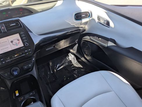 Used 2022 Toyota Prius XLE image 19