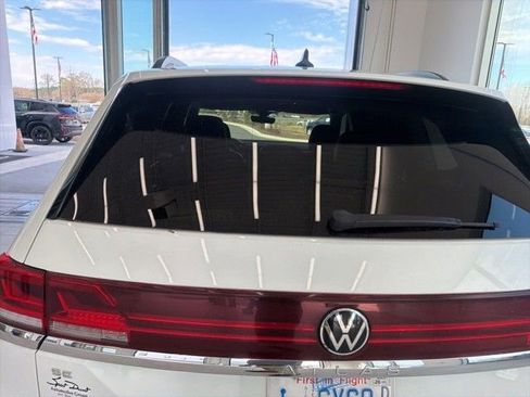Used 2024 Volkswagen Atlas SE image 16