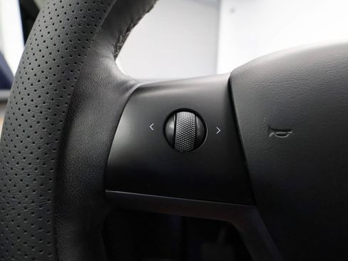 Used 2022 Tesla Model Y Long Range AWD/4WD image 27