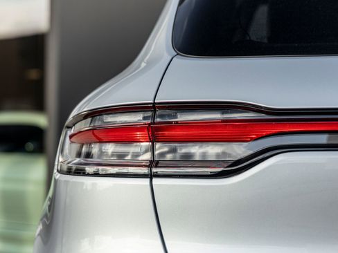 Certified 2026 Porsche Macan AWD/4WD image 14