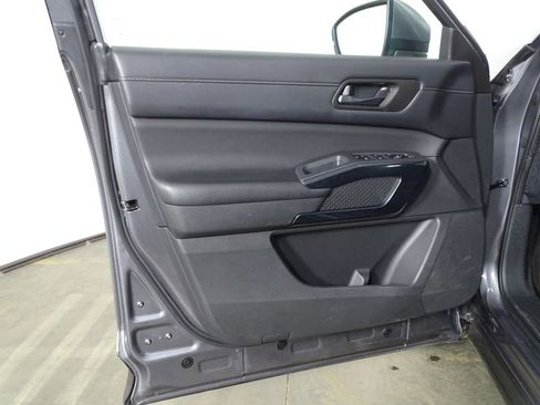 Used 2024 Nissan Pathfinder SV image 12