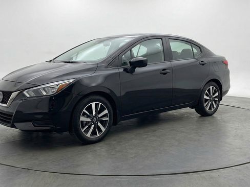 Used 2025 Nissan Versa SV image 3