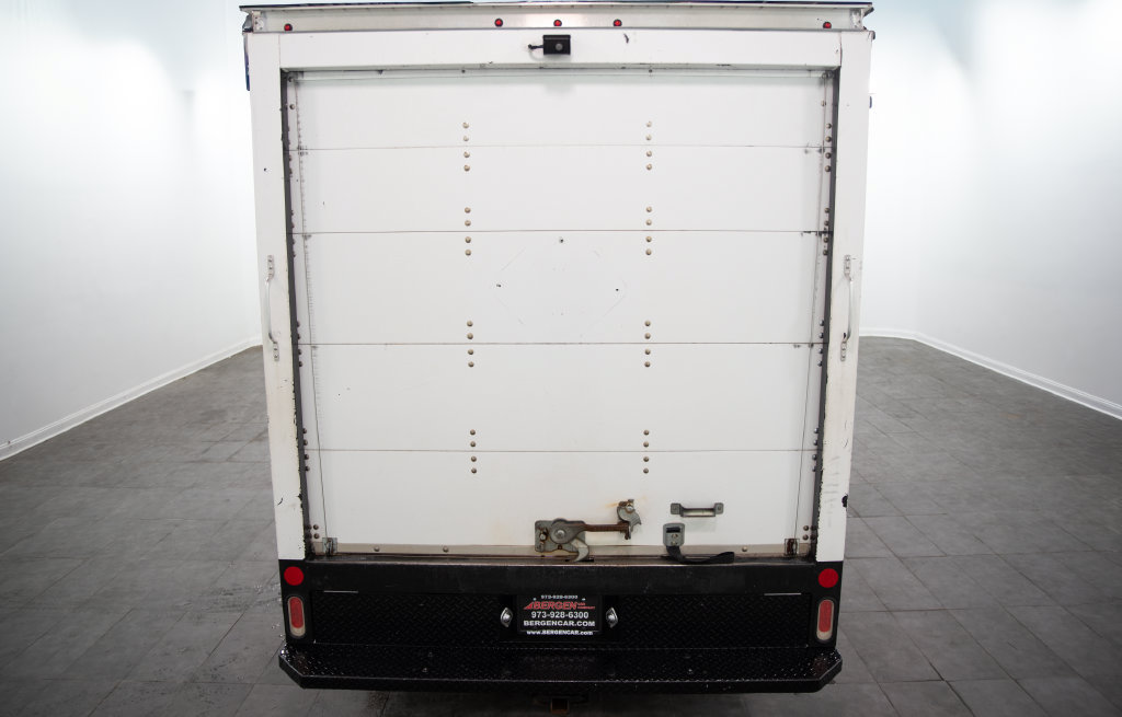 Used 2017 Ford Transit 250 138 RWD image 9