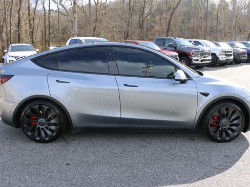 Used 2024 Tesla Model Y Performance image 9