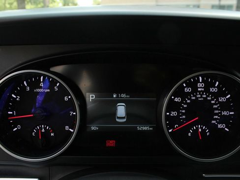 Used 2024 Kia Carnival LX FWD image 30