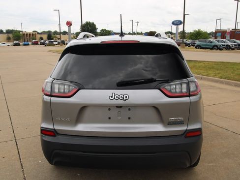 Used 2020 Jeep Cherokee Latitude w/ Cold Weather Group AWD/4WD image 14