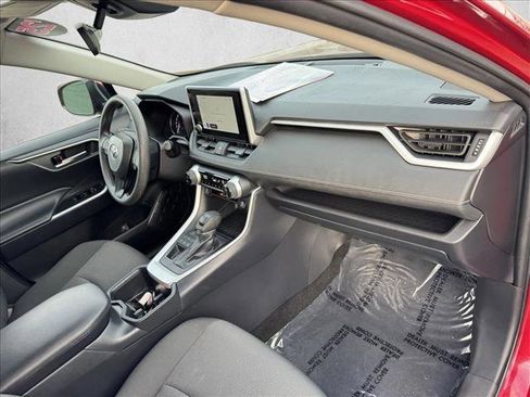 Used 2025 Toyota RAV4 XLE image 21