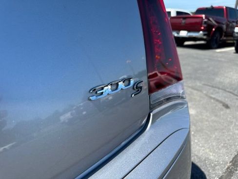 Used 2018 Chrysler 300 S w/ 300S Premium Group RWD image 8