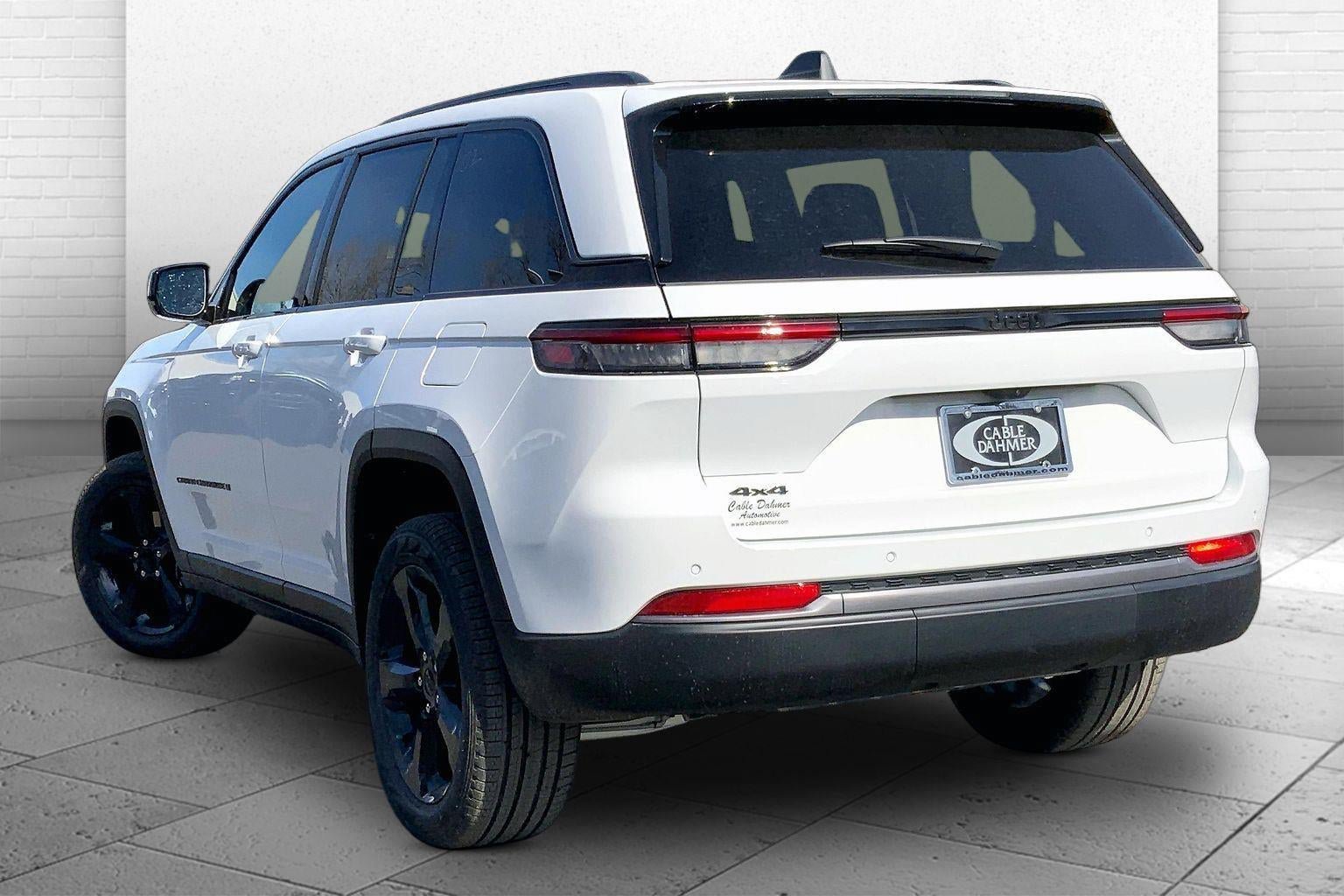 New 2026 Jeep Grand Cherokee Limited w/ Limited Altitude Package AWD/4WD image 3