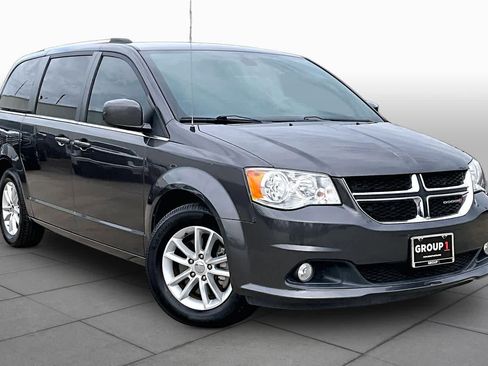 Used 2020 Dodge Grand Caravan SXT FWD image 3