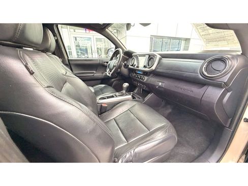 Used 2018 Toyota Tacoma Limited image 9