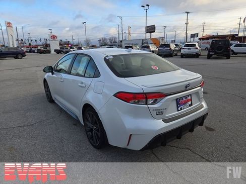 Used 2023 Toyota Corolla SE w/ SE Package image 28