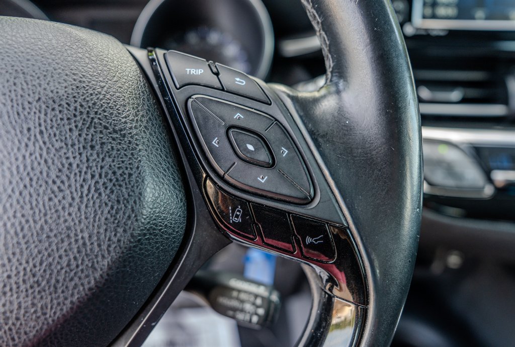 Used 2018 Toyota C-HR XLE FWD image 17