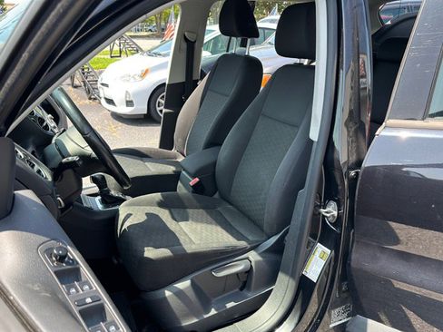 Used 2013 Volkswagen Tiguan S image 21