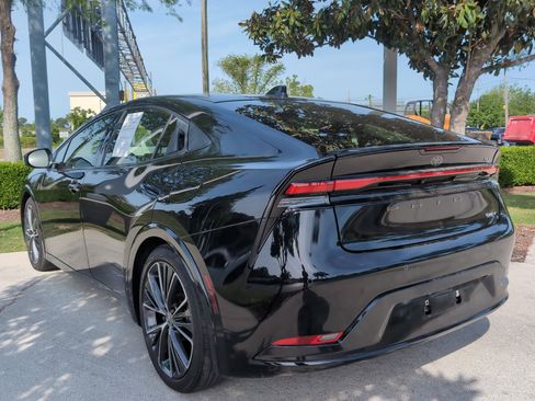 Used 2023 Toyota Prius XLE image 8