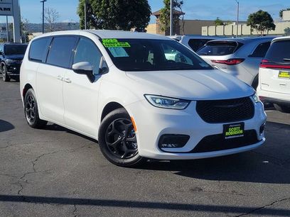 New 2023 Chrysler Pacifica Touring-L w/ S Appearance Package