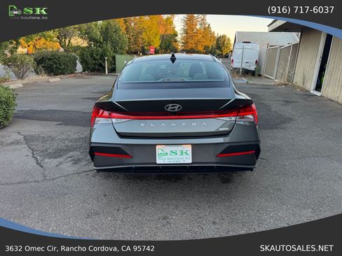 Used 2025 Hyundai Elantra Hybrid FWD image 9