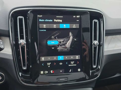 Used 2025 Volvo XC40 B5 Plus image 25