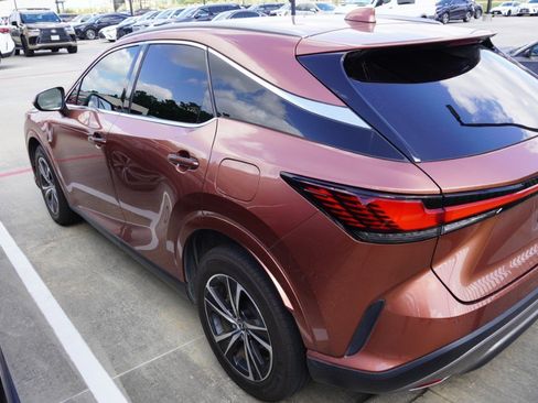 Used 2024 Lexus RX 350 Premium w/ Convenience Package FWD image 8