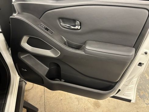 Used 2024 Nissan Frontier SL image 21