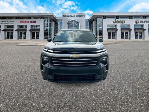 Used 2026 Chevrolet Traverse LT FWD image 3