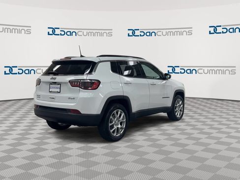 Used 2023 Jeep Compass Latitude AWD/4WD image 8