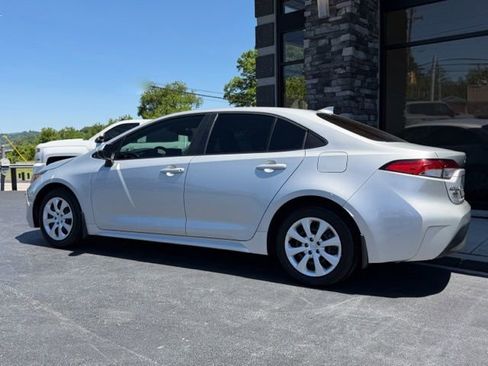 Used 2024 Toyota Corolla LE FWD image 2