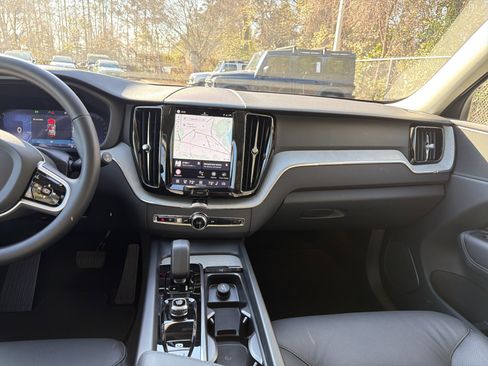 Certified 2025 Volvo XC60 B5 Plus image 31