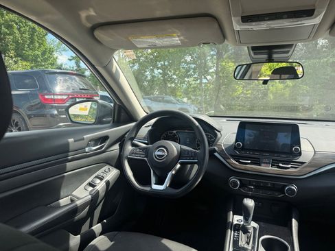 Used 2024 Nissan Altima 2.5 SV FWD image 34