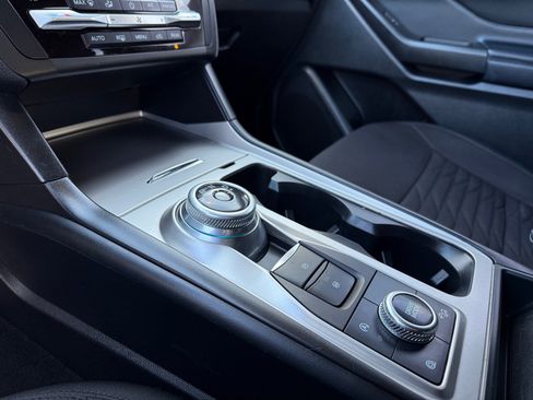 Used 2020 Ford Explorer XLT image 30