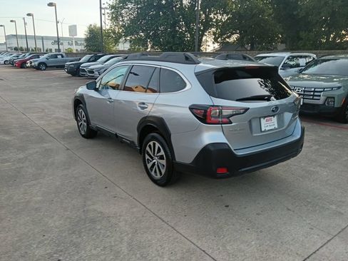 Used 2025 Subaru Outback Premium AWD/4WD image 8