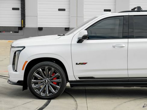 Used 2025 Cadillac Escalade V w/ LPO, Floor Liner Package image 6