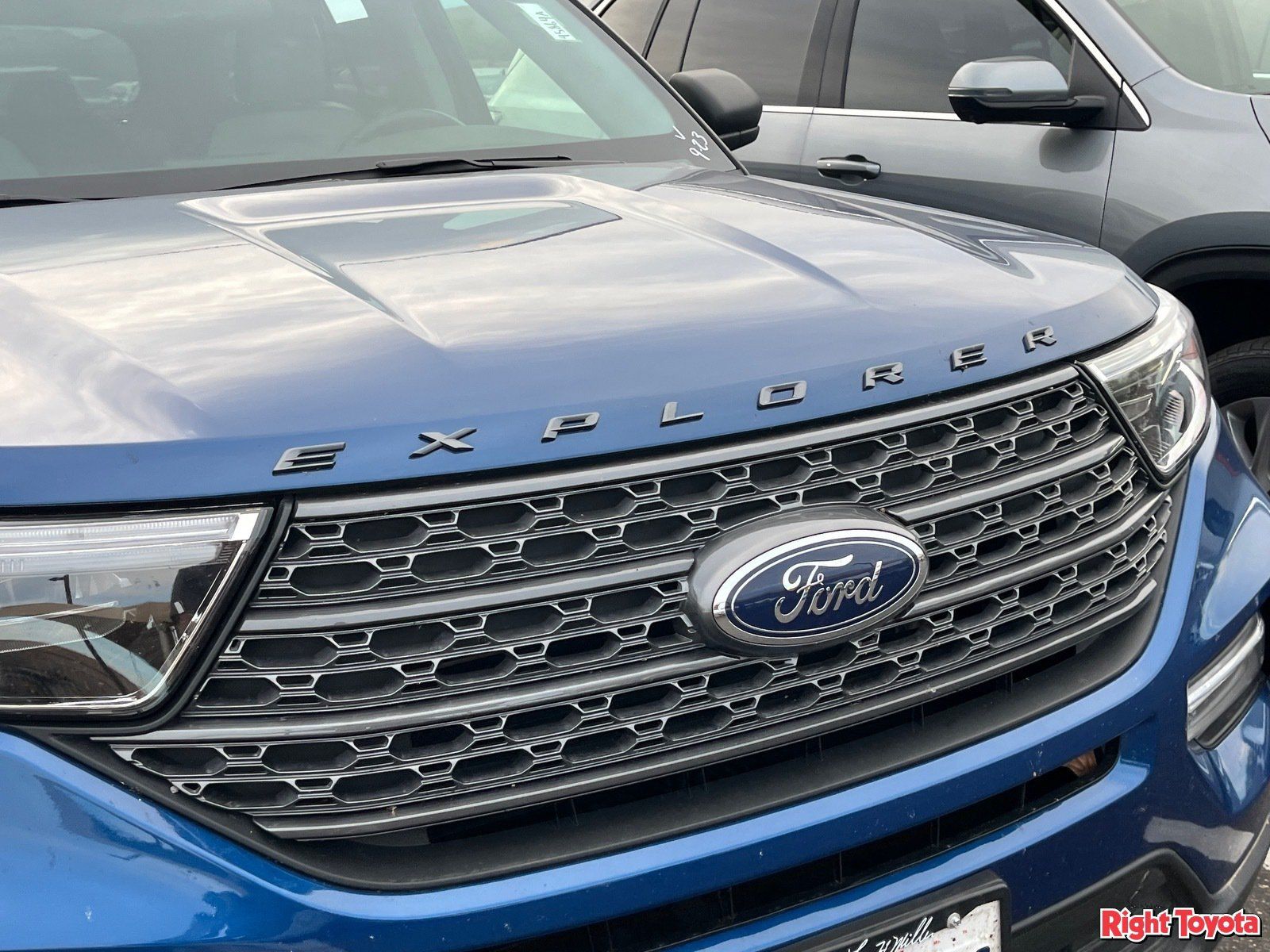 Used 2021 Ford Explorer XLT w/ Equipment Group 202A AWD/4WD image 7